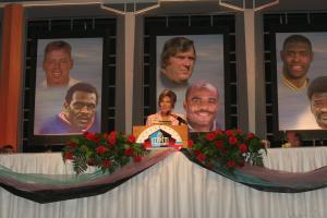 Lesley becomes the First Woman Enshrined in the Pro Football Hall of Fame                                                                                              